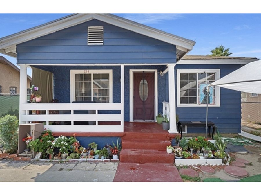 Sold home at 214 E 78th St, Los Angeles
